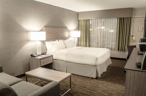 Holiday Inn Fargo an IHG Hotel - image 29