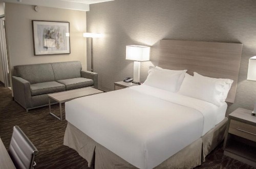 Holiday Inn Fargo an IHG Hotel - image 30