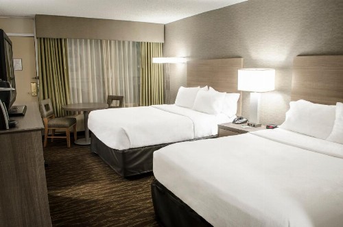 Holiday Inn Fargo an IHG Hotel - image 45