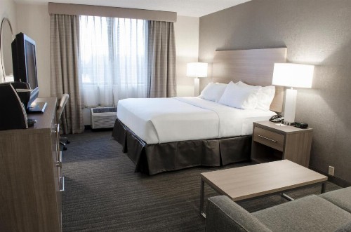 Holiday Inn Fargo an IHG Hotel - image 46
