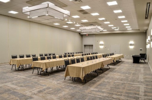 Holiday Inn Fargo an IHG Hotel - image 50