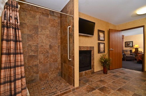 Best Western Plus Kelly Inn and Suites - image 18