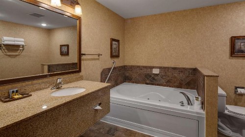 Best Western Plus Kelly Inn and Suites - image 19