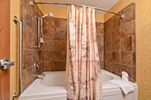Best Western Plus Kelly Inn and Suites - image 35