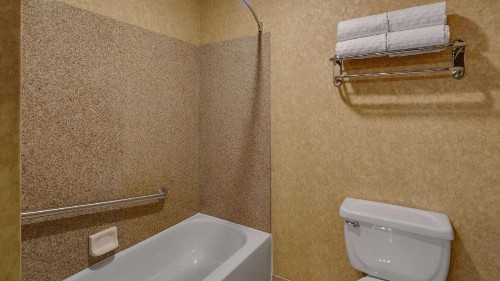 Best Western Plus Kelly Inn and Suites - image 41