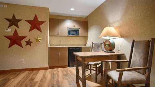 Best Western Plus Kelly Inn and Suites - image 50