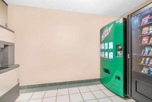 Super 8 by Wyndham Fargo Airport - image 10