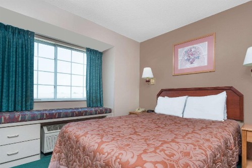 Super 8 by Wyndham Fargo Airport - image 12