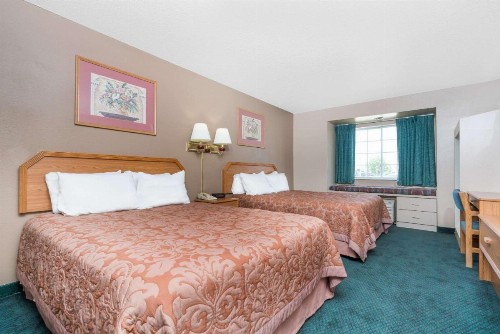 Super 8 by Wyndham Fargo Airport - image 8