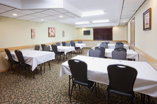 AmericInn by Wyndham Fargo West Acres - image 21