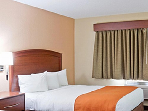 AmericInn by Wyndham Fargo West Acres - image 28