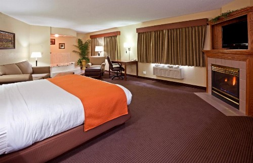 AmericInn by Wyndham Fargo West Acres - image 29