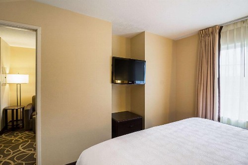 MainStay Suites Fargo - image 10