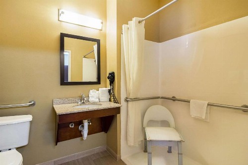 MainStay Suites Fargo - image 11