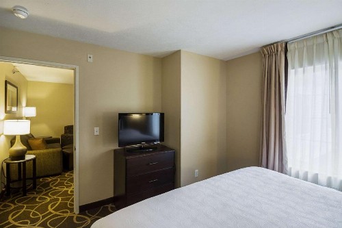 MainStay Suites Fargo - image 13