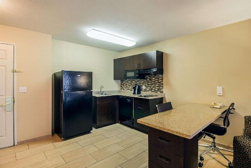 MainStay Suites Fargo - image 14
