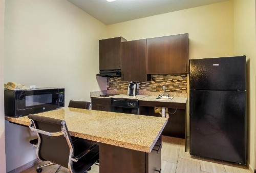 MainStay Suites Fargo - image 17