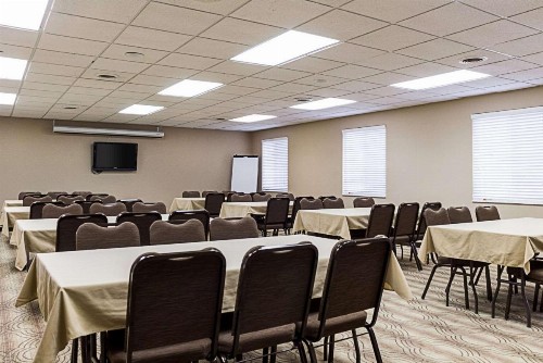 MainStay Suites Fargo - image 20