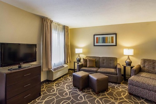 MainStay Suites Fargo - image 21