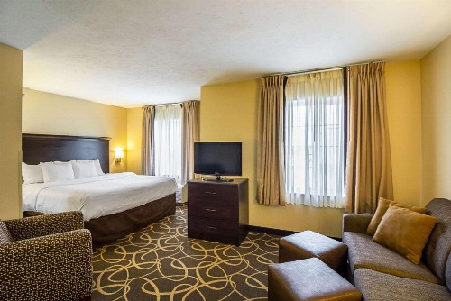 MainStay Suites Fargo - image 33