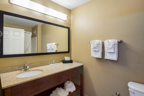 MainStay Suites Fargo - image 35