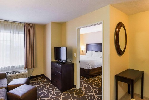 MainStay Suites Fargo - image 36