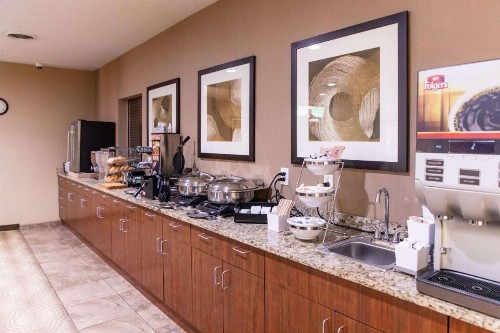 MainStay Suites Fargo - image 40