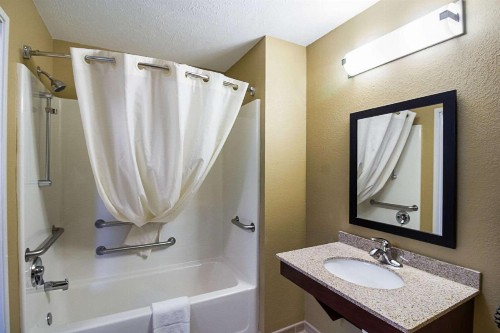 MainStay Suites Fargo - image 5
