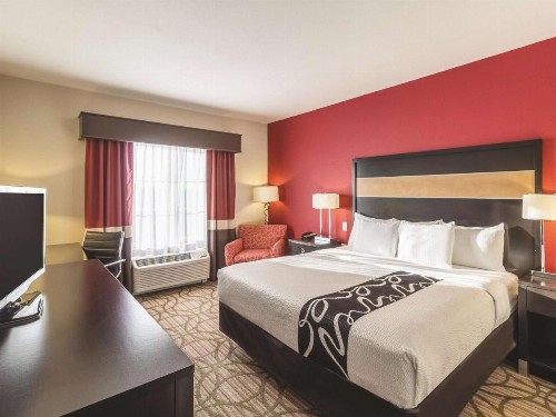 La Quinta Inn & Suites by Wyndham Fargo Medical Center - image 21