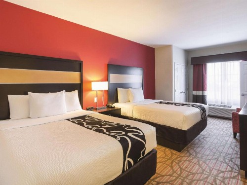 La Quinta Inn & Suites by Wyndham Fargo Medical Center - image 22