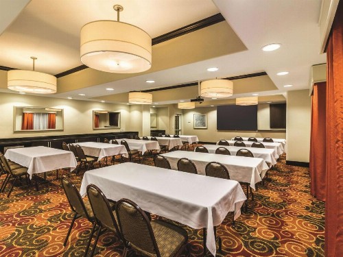 La Quinta Inn & Suites by Wyndham Fargo Medical Center - image 23