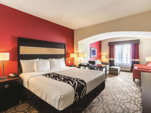 La Quinta Inn & Suites by Wyndham Fargo Medical Center - image 25