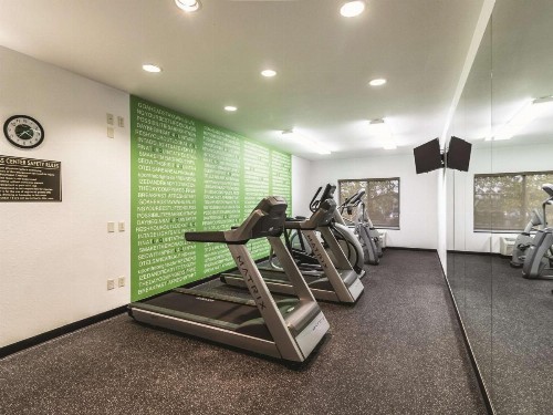 La Quinta Inn & Suites by Wyndham Fargo Medical Center - image 30