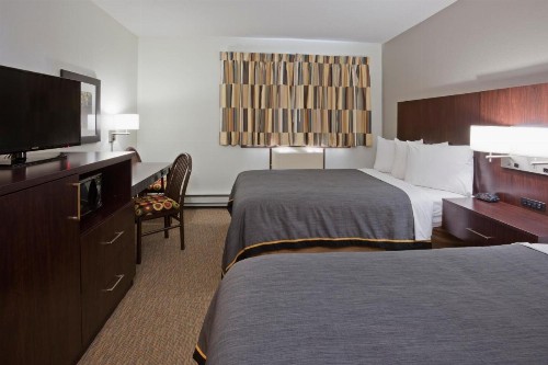 Fargo Inn and Suites - image 18