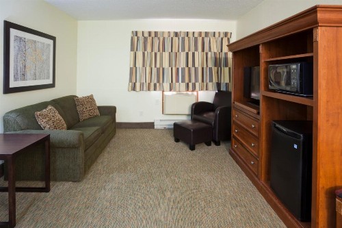 Fargo Inn and Suites - image 24