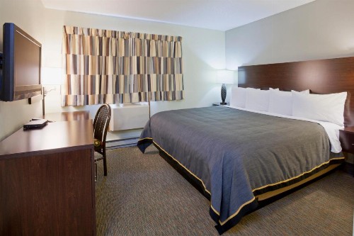 Fargo Inn and Suites - image 25