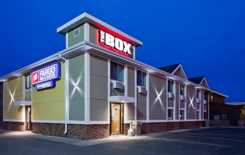 Fargo Inn and Suites - image 3