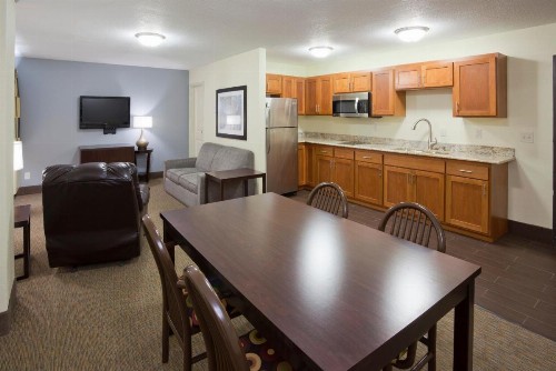 Fargo Inn and Suites - image 30