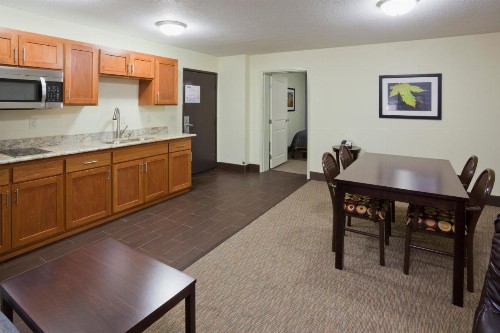 Fargo Inn and Suites - image 32
