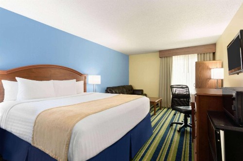 Days Inn by Wyndham Fargo - image 19