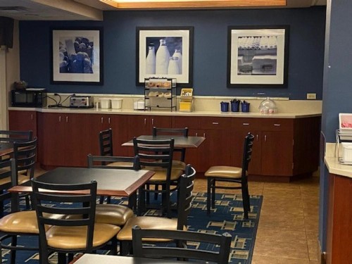 Days Inn by Wyndham Fargo - image 26