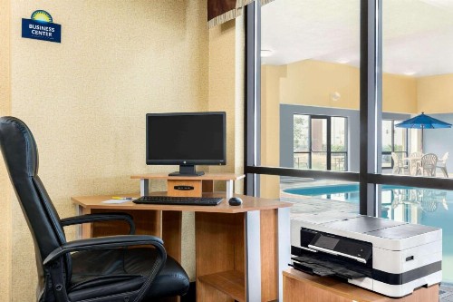 Days Inn by Wyndham Fargo - image 28