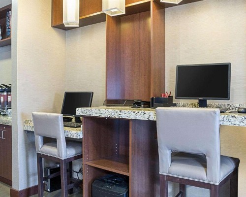 Comfort Suites Medical Center - image 26