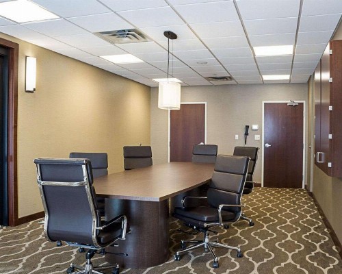 Comfort Suites Medical Center - image 27