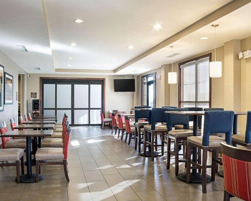 Comfort Suites Medical Center - image 30