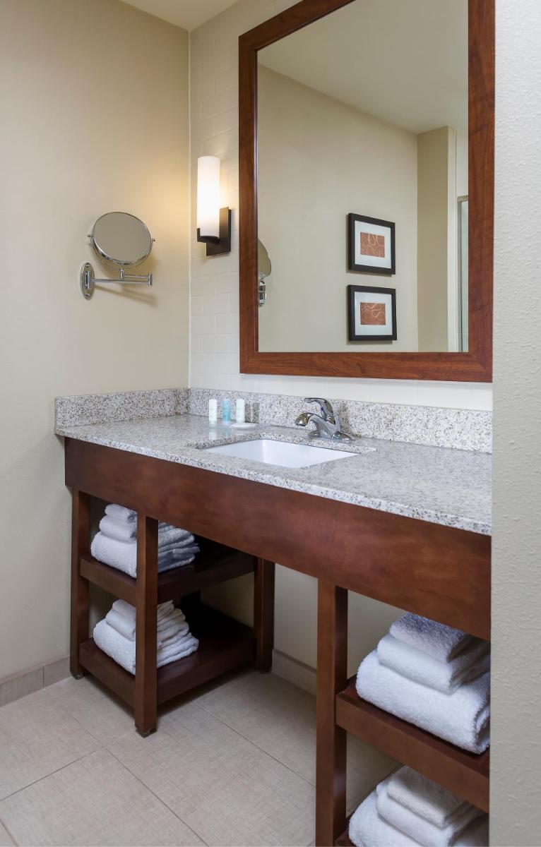 Comfort Suites Medical Center - image 7