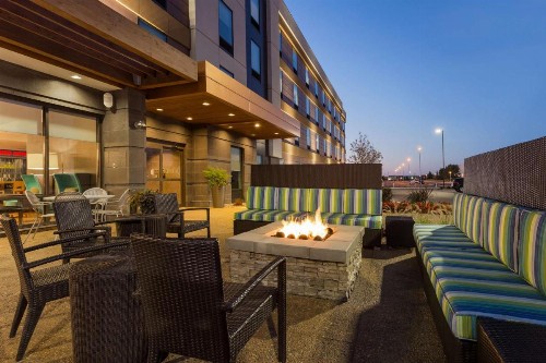 Home2 Suites by Hilton Fargo - image 2