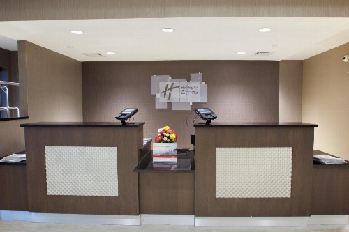 Holiday Inn Express Fargo SW I94 Medical Center an IHG Hotel - image 36