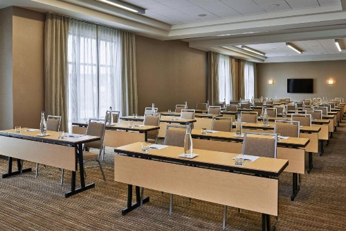 Four Points by Sheraton Fargo Medical Center - image 30
