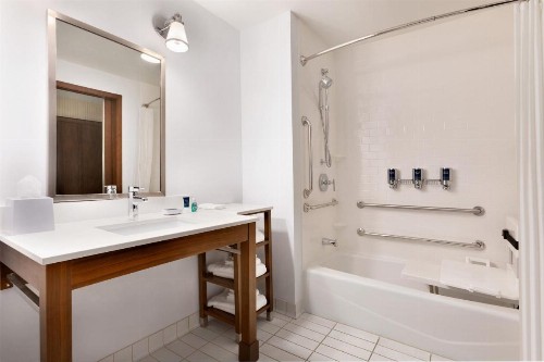 Four Points by Sheraton Fargo Medical Center - image 31